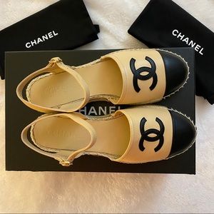 Authentic Chanel Espadrille black cream sandal NEW